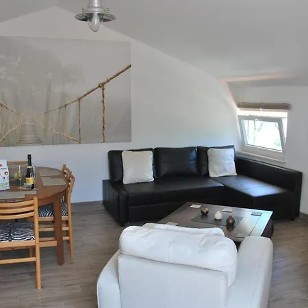 Apartment Casa Con Vista Holiday Rentals, Wisteria Guardiagrele