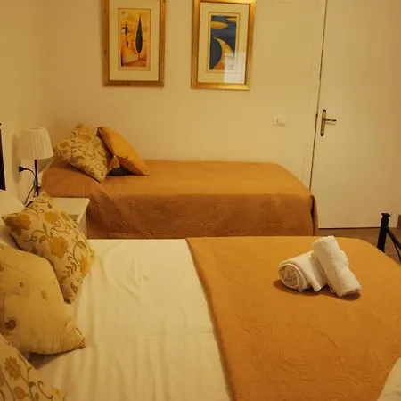 Casa Con Vista Holiday Rentals, Wisteria Apartment *