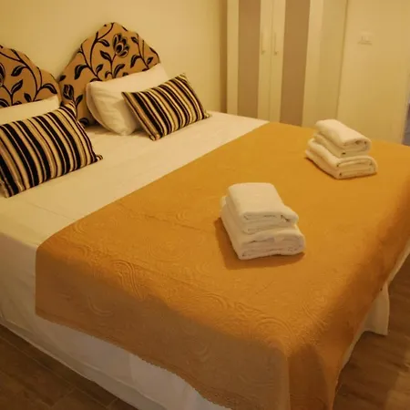 Casa Con Vista Holiday Rentals, Wisteria *