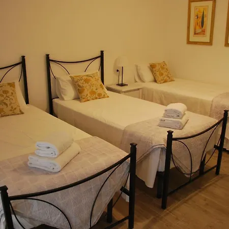 Casa Con Vista Holiday Rentals, Wisteria Apartment Guardiagrele