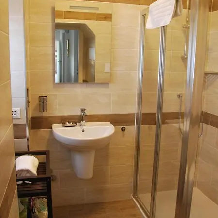 Apartment Casa Con Vista Holiday Rentals, Wisteria Guardiagrele