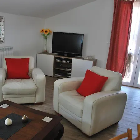 Casa Con Vista Holiday Rentals, Wisteria Apartment *