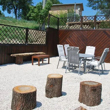 Casa Con Vista Holiday Rentals, Wisteria Apartment *