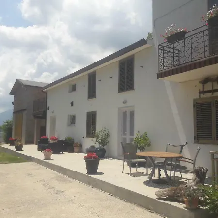Casa Con Vista Holiday Rentals, Wisteria Guardiagrele