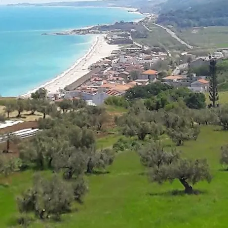 Casa Con Vista Holiday Rentals, Wisteria Apartment *